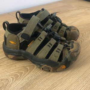 Keen toddler size 8